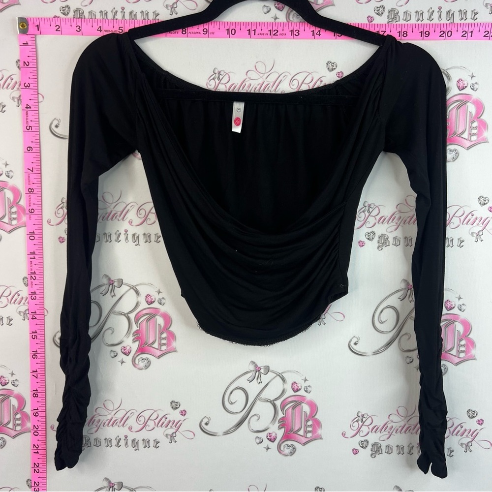 Wanna this long sleeve cropped cinch Black Long Sleeve Ruched Sleeve Crop Top